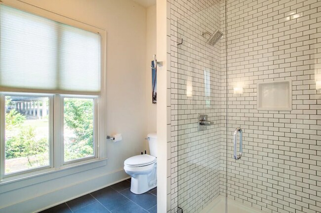 Building Photo - 205 Mews Way