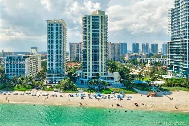 Building Photo - 17375 Collins Ave