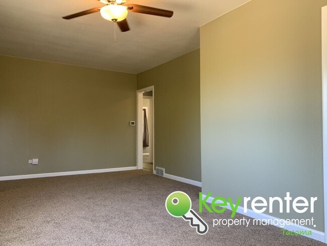 Building Photo - Recently Remodeled 3bd/1.5Bath Tacoma House!
