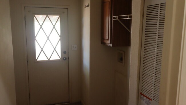 Building Photo - 6206 S Ranch Rd