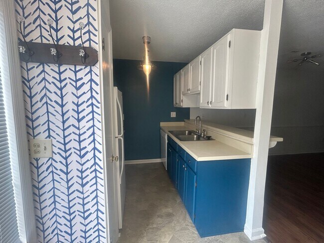 Building Photo - 3235 W Wimbledon Dr