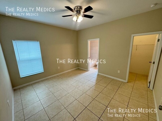 Building Photo - 548 Albatross Dr
