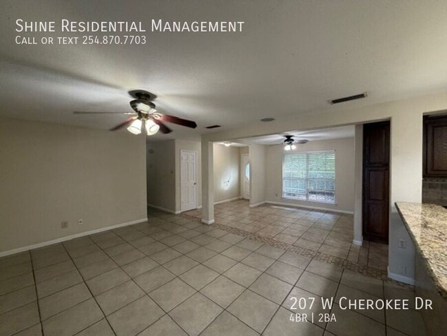 Building Photo - 207 W Cherokee Dr