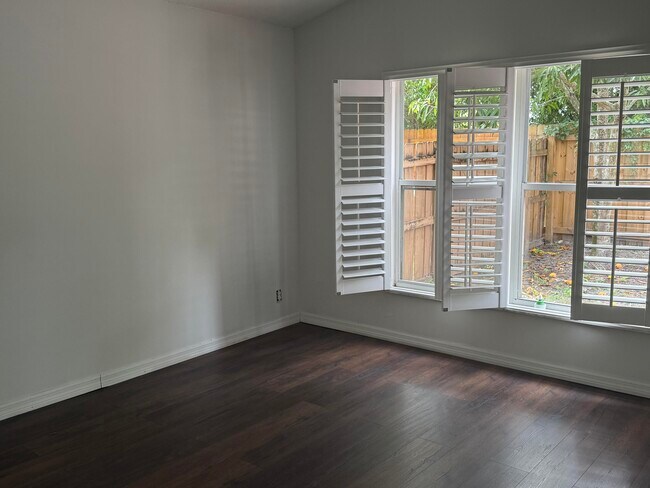 Building Photo - 109 Belmont Dr