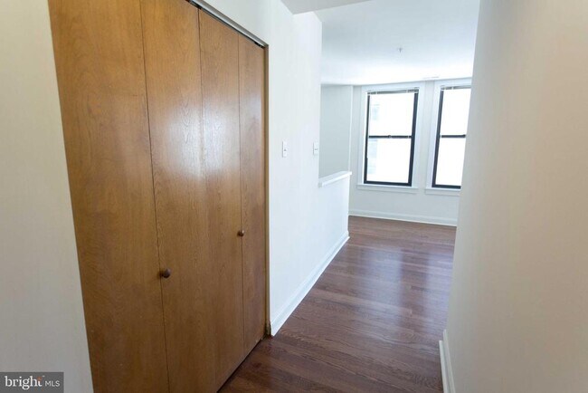 Building Photo - 1411 Walnut St