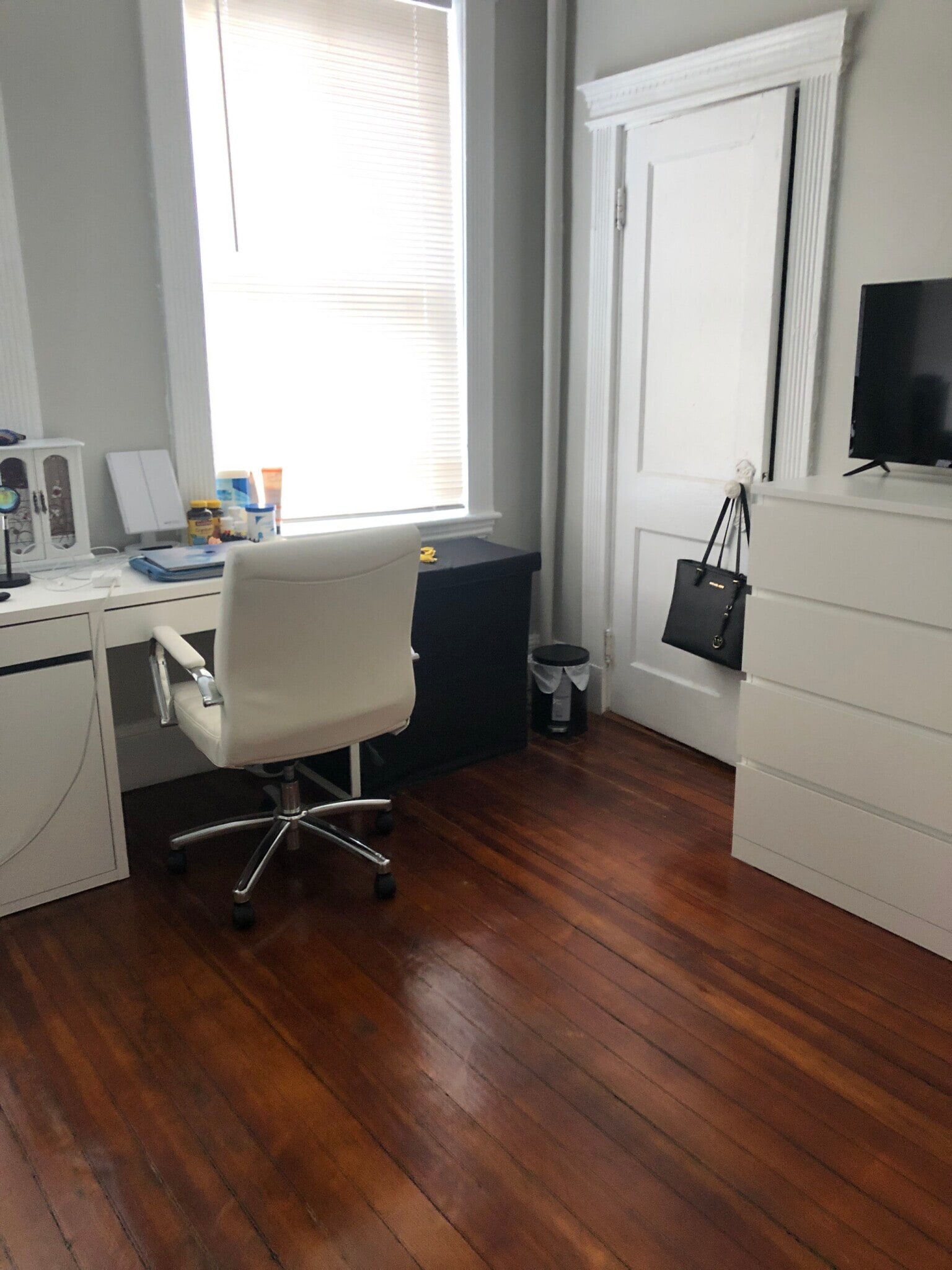 Building Photo - 448 Park Dr