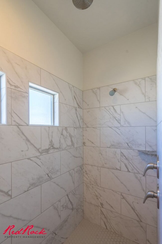 Building Photo - Hurricane Valley 3 Bedroom Townhome