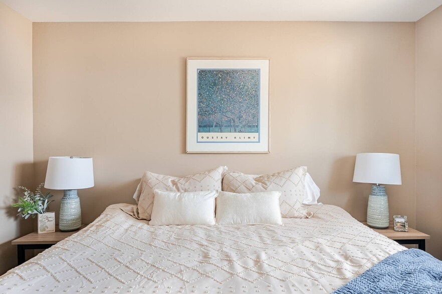 Bedroom 2 - 1104 E Campus Dr