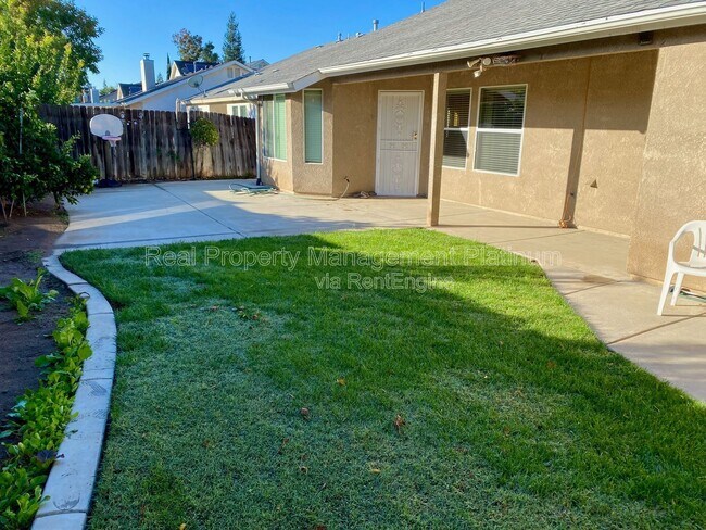 Building Photo - 6684 N Western Ave