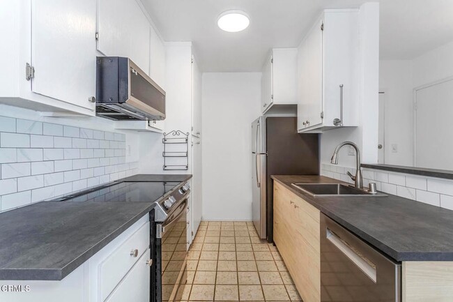 Building Photo - 355 S Los Robles Ave