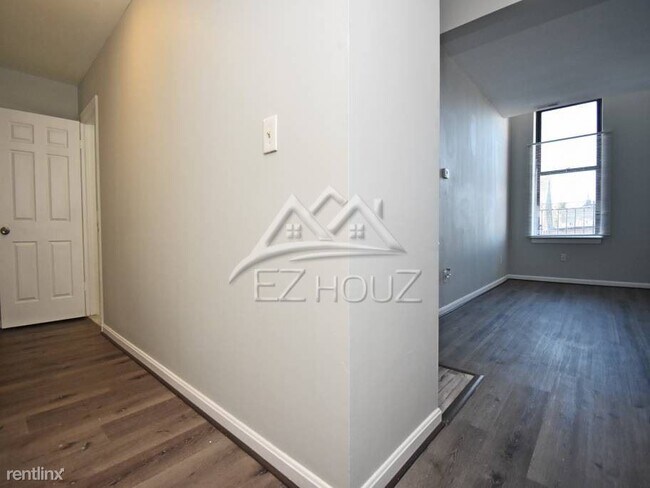 Building Photo - 2419 Greenmount Ave