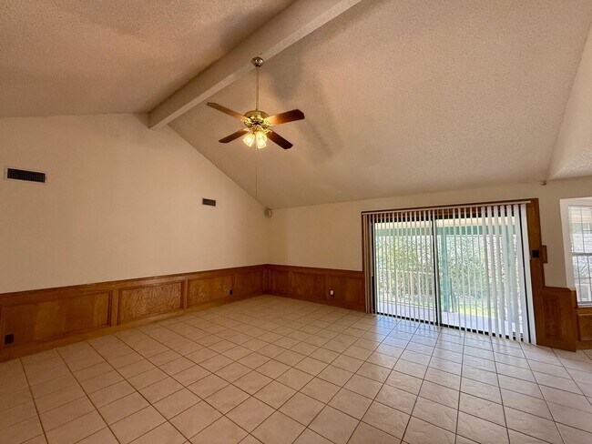 Building Photo - NEAR GOLF COURSE - WELL ESTABLISHED SPICEW...