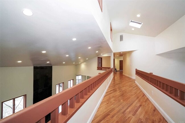 Building Photo - 242 Store Hill Rd