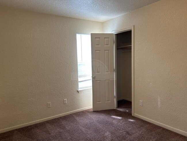 Building Photo - 1600 Dugger Cir