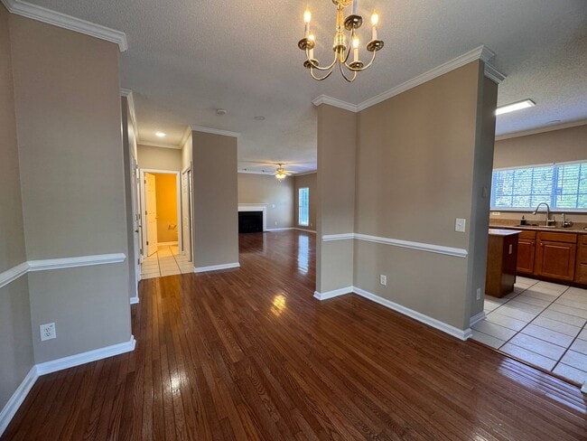 Building Photo - Fabulous 4BR 2.5 Home