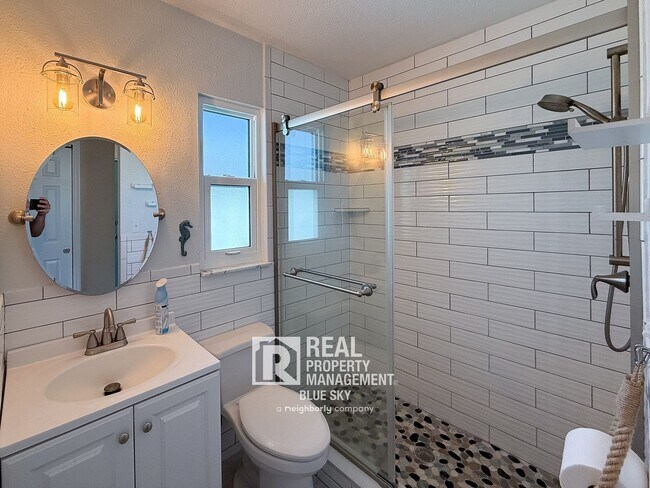 Building Photo - 4717 Floramar Terrace