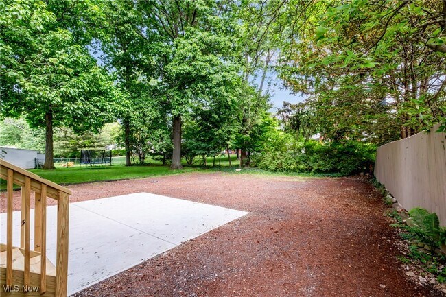 Building Photo - 300 N Bissell Rd