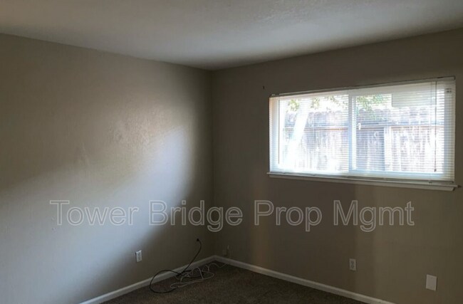 Building Photo - 6004 Bourbon Dr