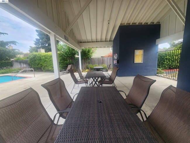 Building Photo - 7596 Silvertree Ln