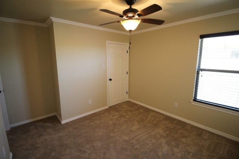Building Photo - 935 /937 Robineta Ln
