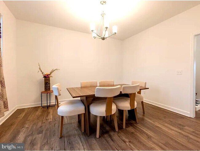 Building Photo - 5019 Forsythia Pl