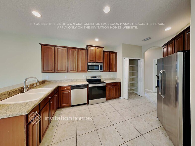 Building Photo - 12423 25th Ct E