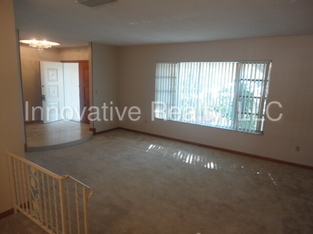 Building Photo - 2351 Woodcrest Dr