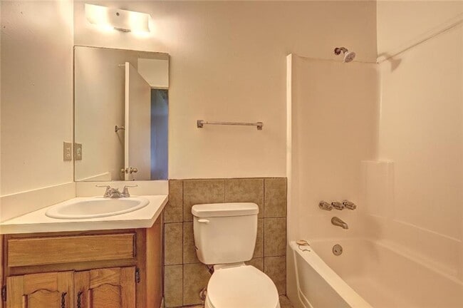 Building Photo - 2492 Whitehead Pl Dr