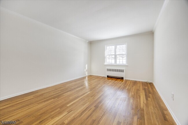 Building Photo - 14 Wedgewood Dr