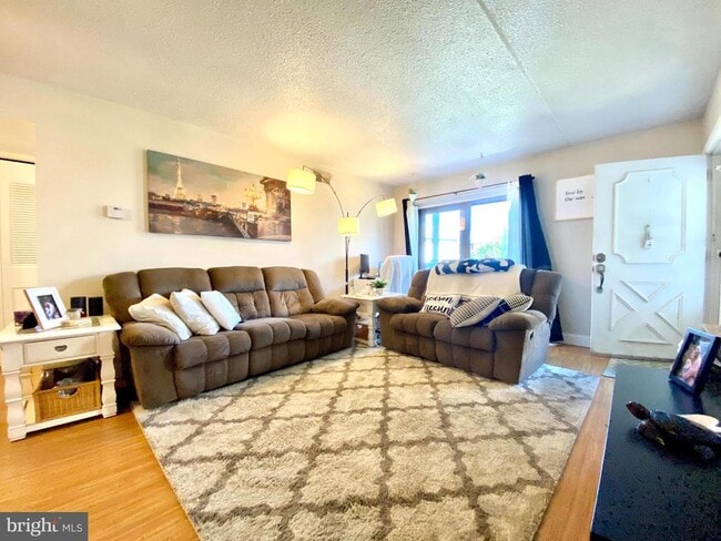 Building Photo - 5200 Hilltop Dr