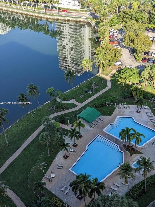 Building Photo - 18151 NE 31st Ct