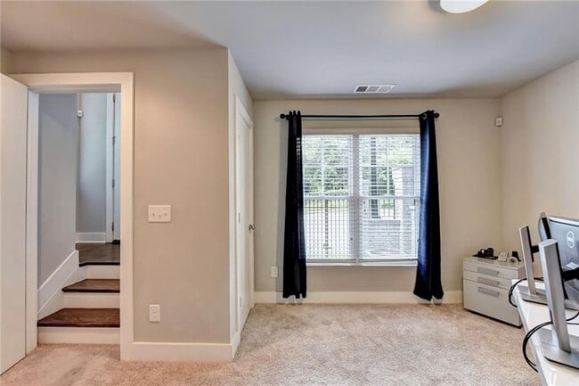 Building Photo - 711 Taylor Ct