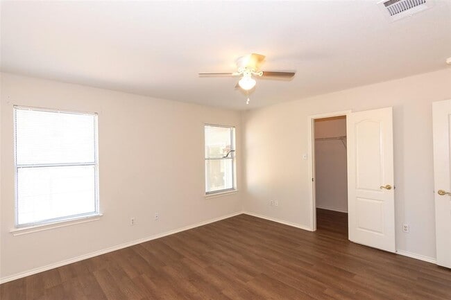 Building Photo - 2321 Friarcreek Loop