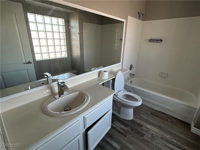 Building Photo - 6873 Tamarus St