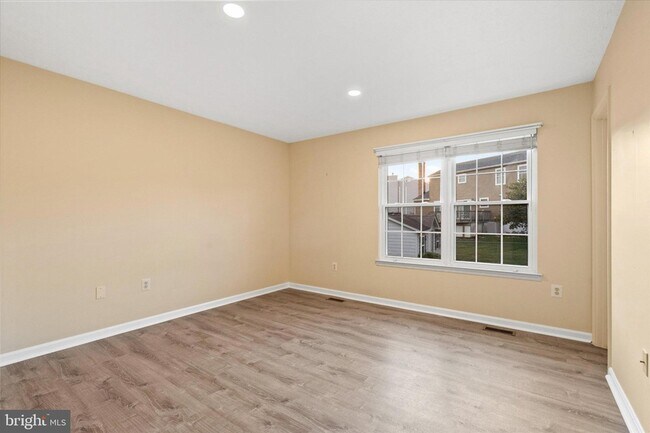 Building Photo - 841 Briar Ct