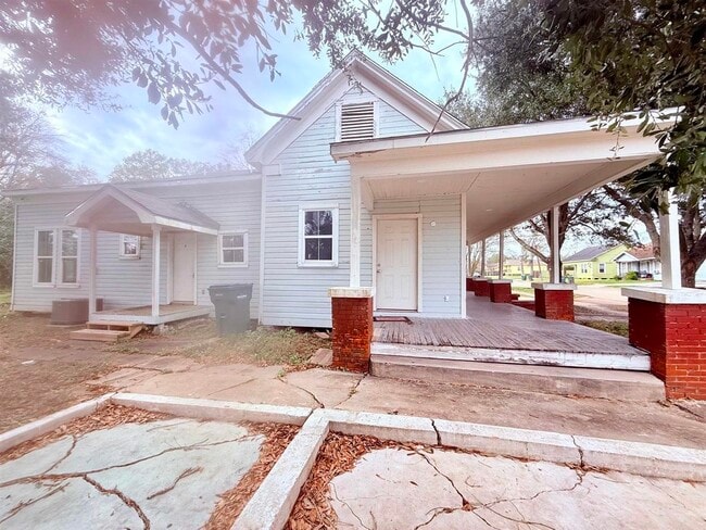 Building Photo - 2105 Laurel Ave