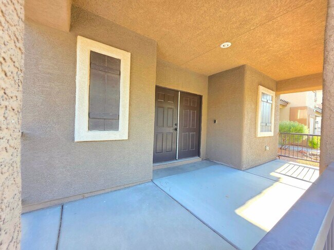 Building Photo - Three-bedroom Single Family