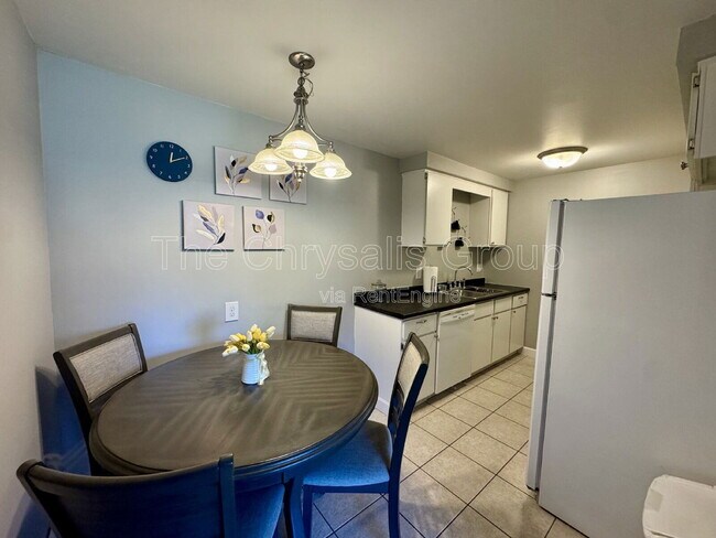 Building Photo - 1444 State St