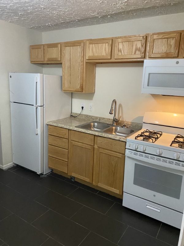 Building Photo - 116 Clinton Springs Ave