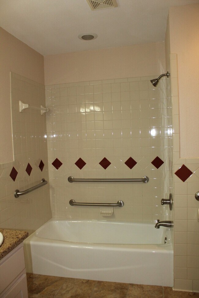 Building Photo - 3 BEDROOM, NORTH BELTON