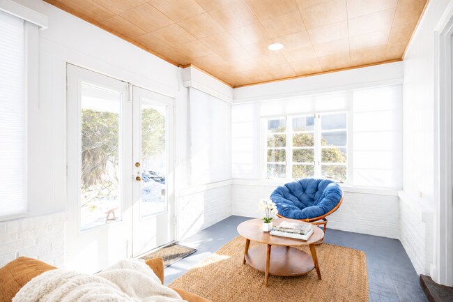 Building Photo - 671 Prospect St