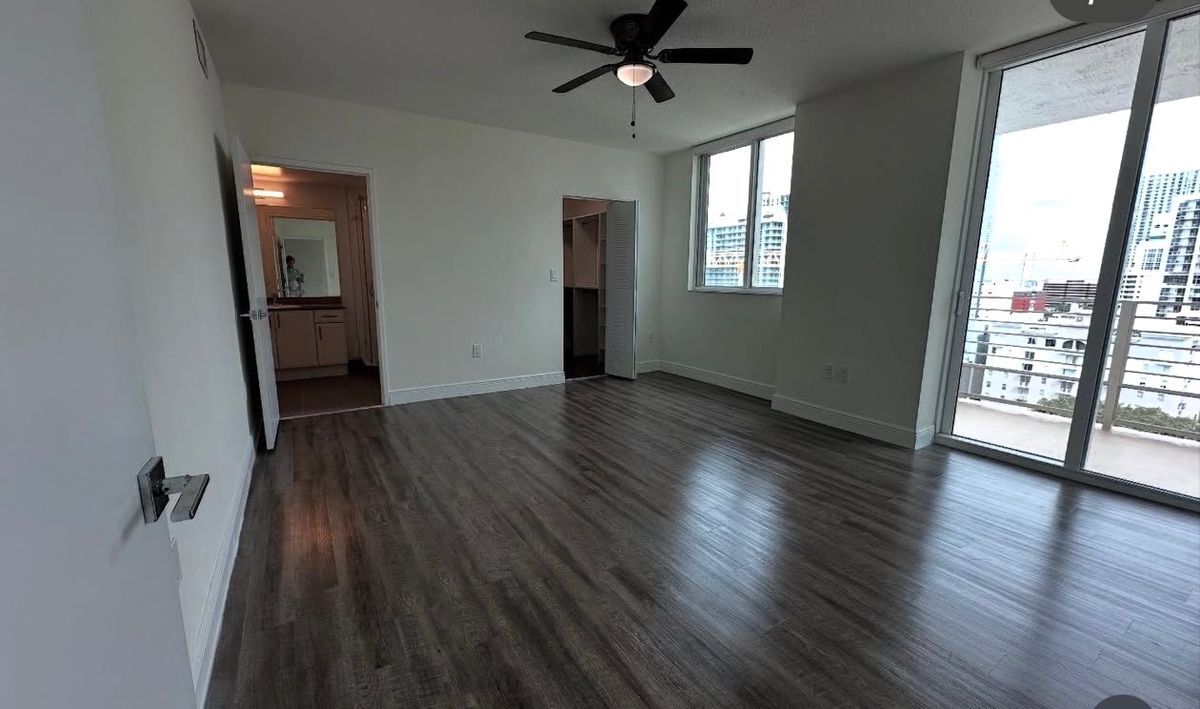 Building Photo - 110 SW 12th Ave