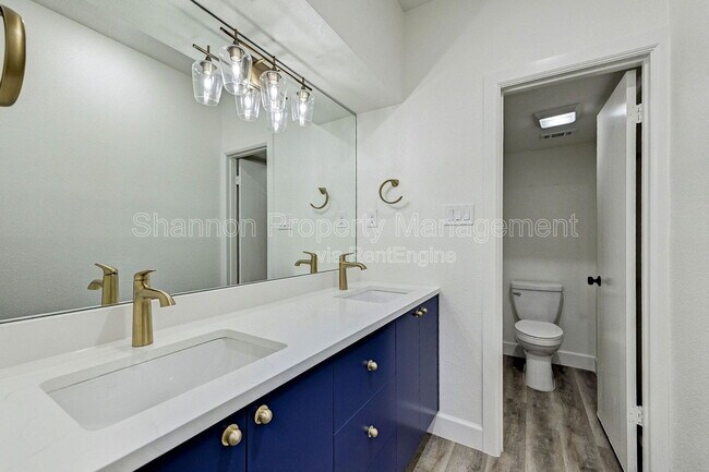 Building Photo - 2100 Tanglewilde St