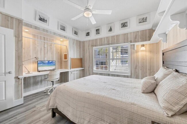 Building Photo - 3605 54th Dr W