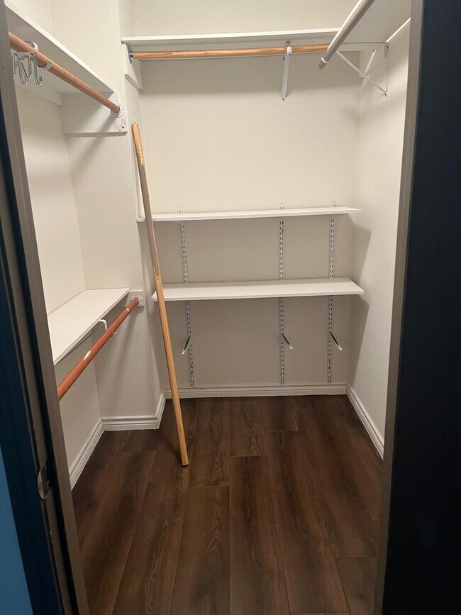 Building Photo - 845 Augusta Dr