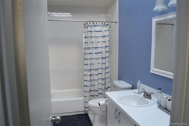 Building Photo - 220 Montauk Hwy