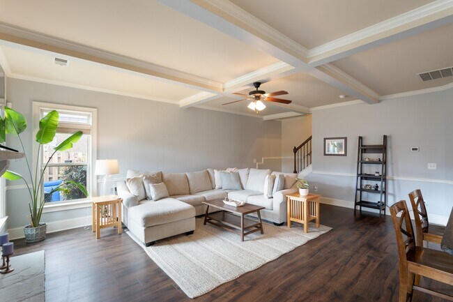 Building Photo - 646 Village Market Dr