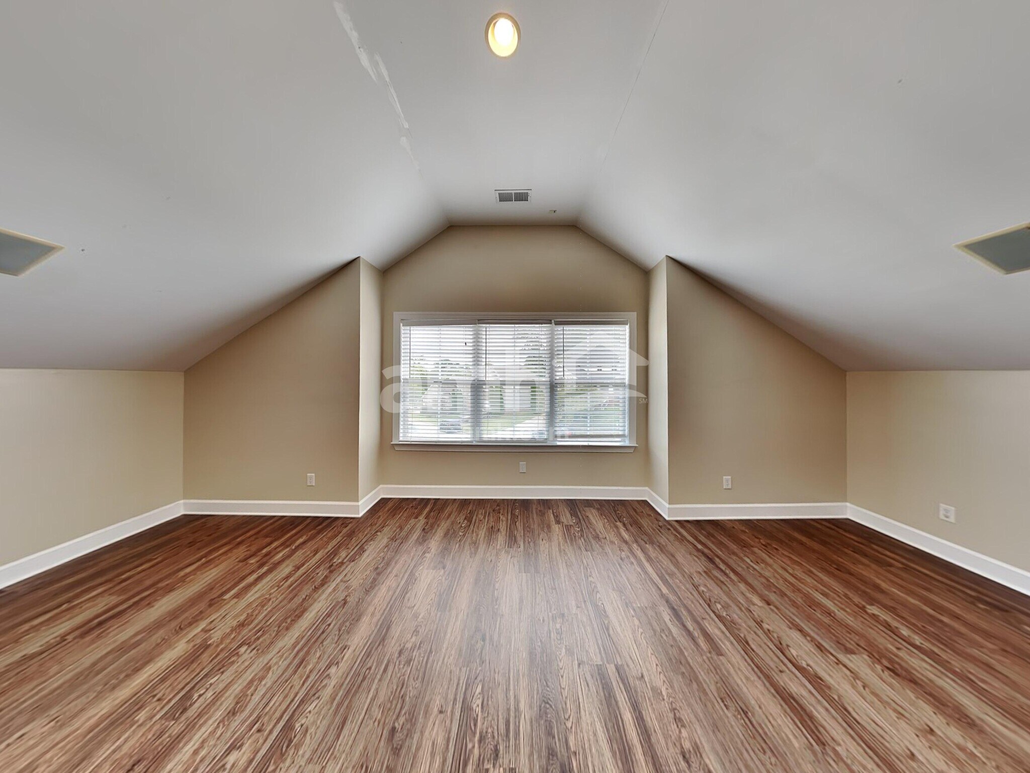 Building Photo - 116 Lake Point Ct