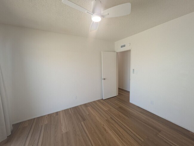 Building Photo - $$$$$$500 MOVE IN BONUS!!!!Freshly Remodel...