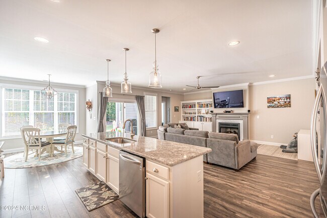 Building Photo - 365 N Bracken Fern Ln